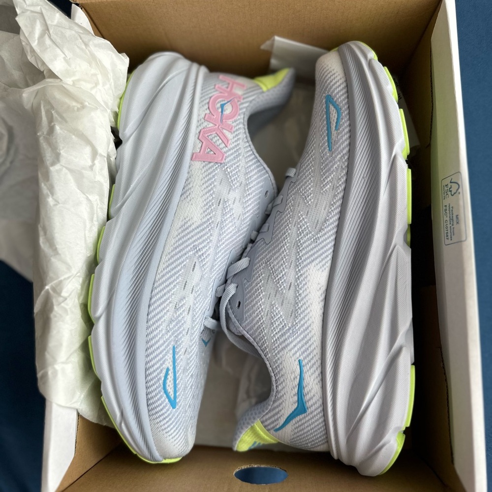 HOKA Clifton 9 Womens NWT Size 9